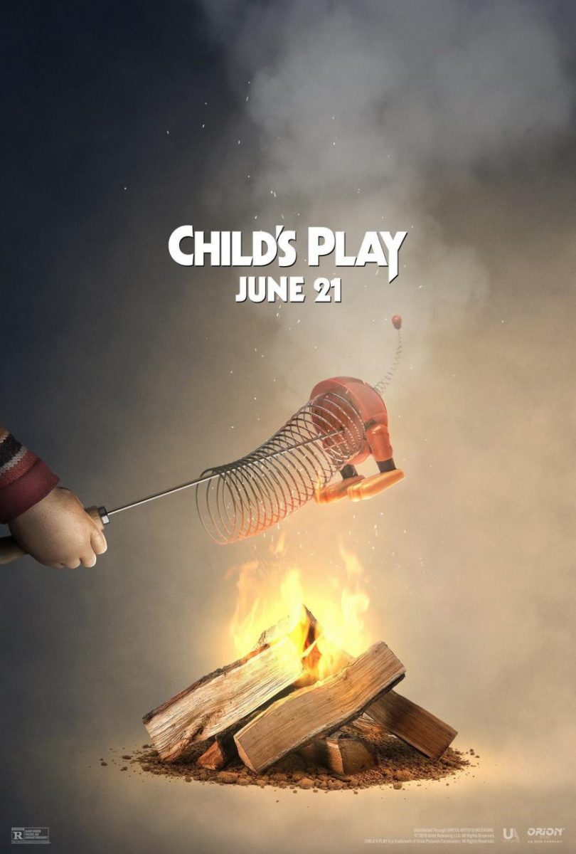 Brinquedo Assassino | Novo cartaz do filme faz churrasco com o Slinky de Toy Story!