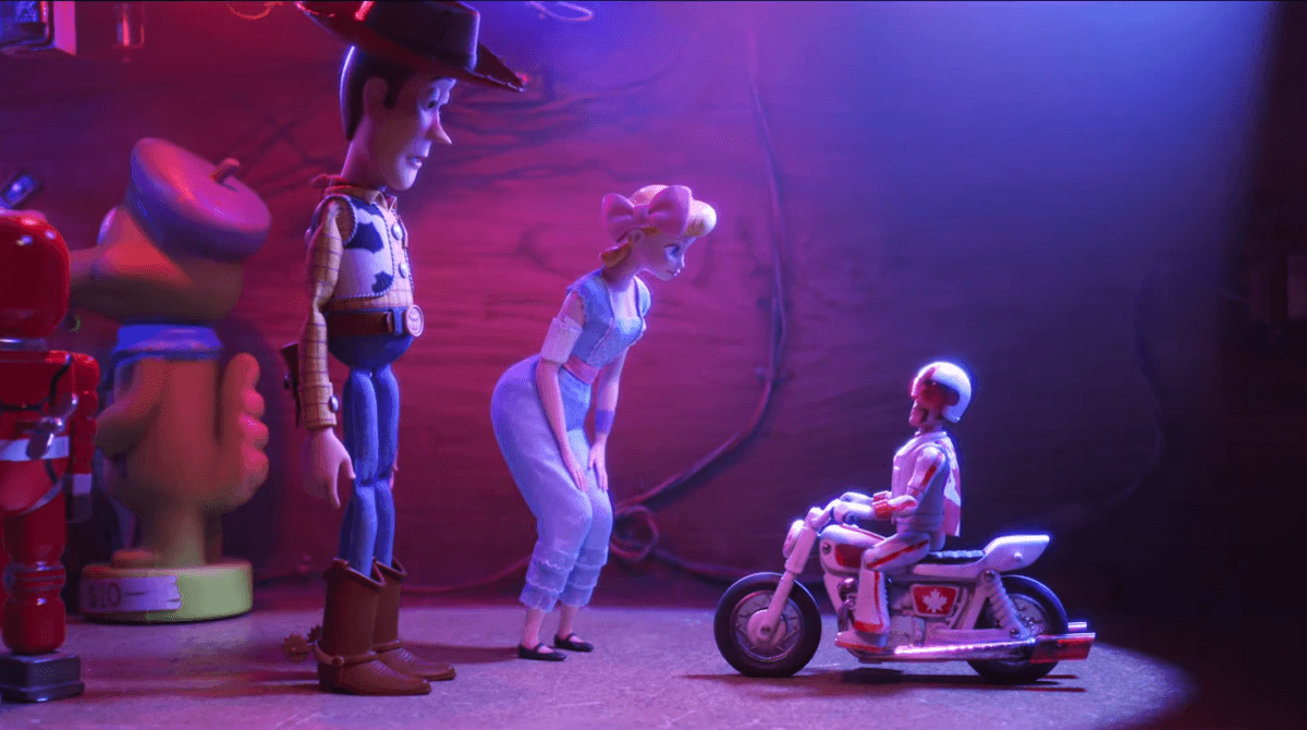 Toy Story 4 | Novo comercial mostra brinquedos pedindo ajuda ao personagem de Keanu Reeves!