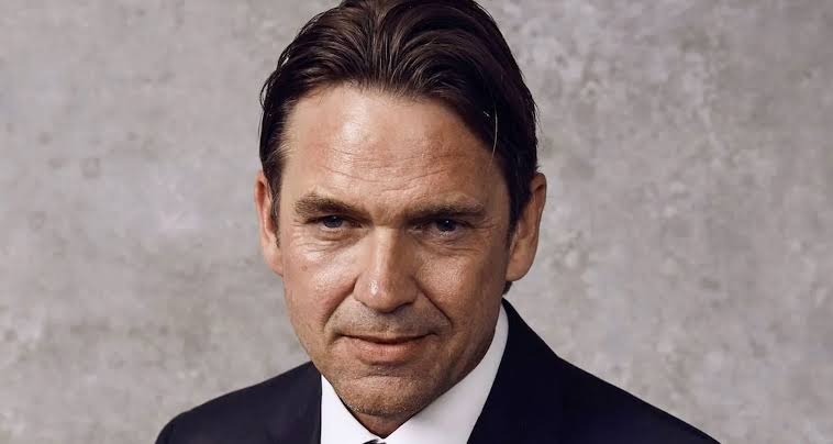 Warner e Dougray Scott respondem acusações de Ruby Rose