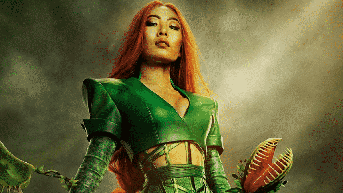 Batwoman | CW revela visual de Nicole Kang como Hera Venenosa