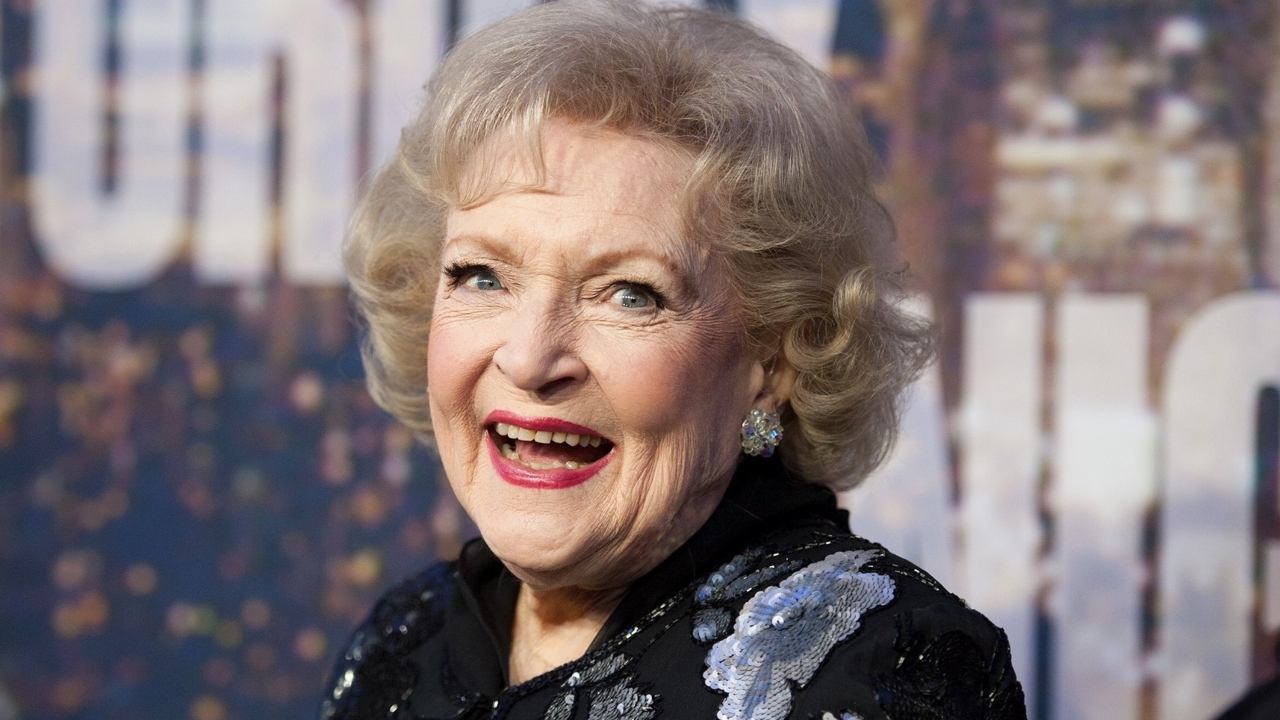 Betty White, atriz e comediante, morre aos 99 anos