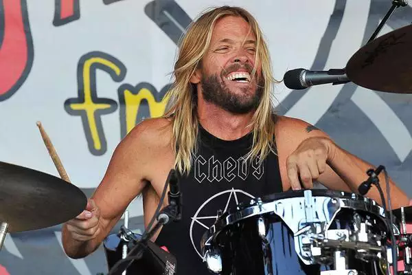 Foo Fighters | Baterista Taylor Hawkins é encontrado morto aos 50 anos!
