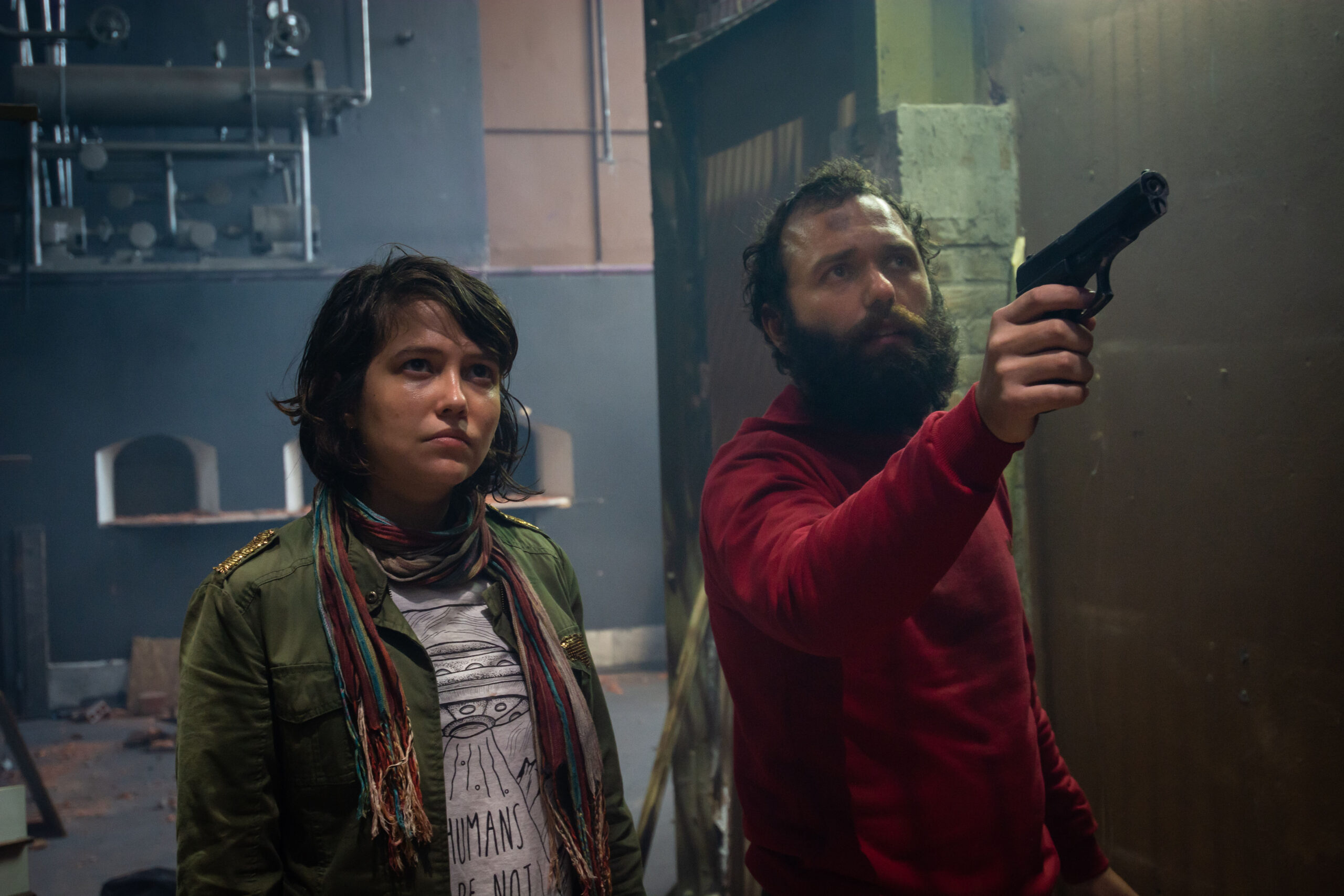 Os Bravos Nunca se Calam | Comédia investigativa estreia nos cinemas este mês