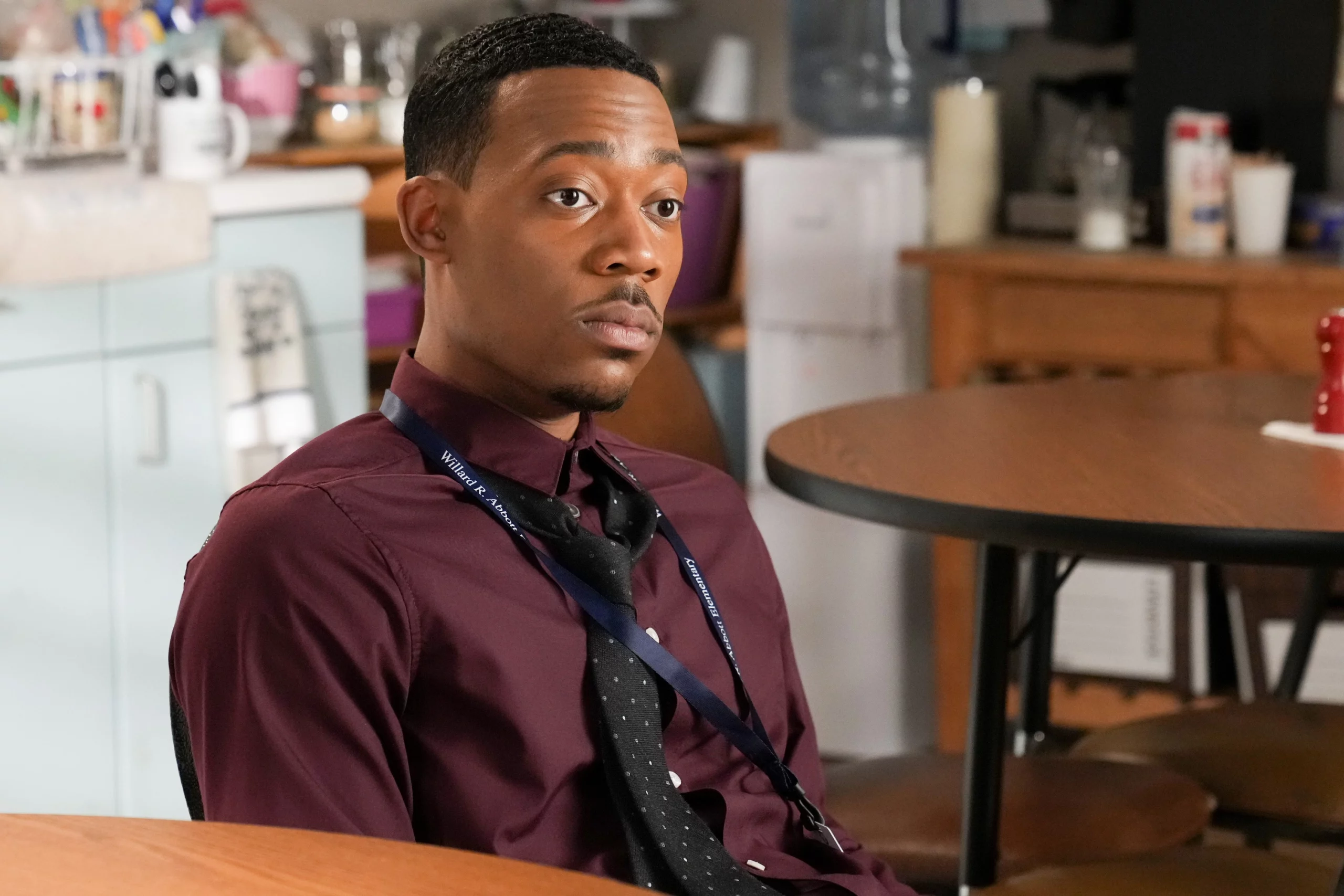 Arlequina | Tyler James Williams vai dublar o Gavião Negro no Especial do Dia dos Namorados