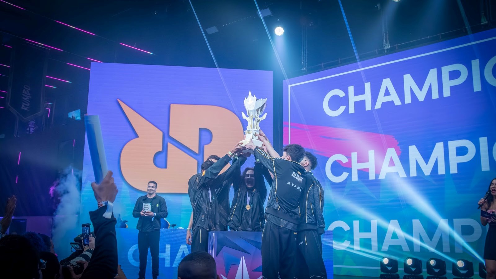 Mobile Legends: Bang Bang | RRQ Akira é a grande campeã da 3° Liga LATAM