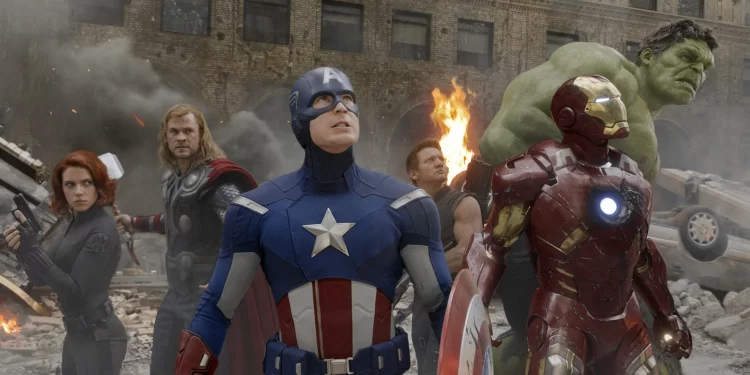 Kevin Feige desmente rumores de volta dos Vingadores originais, mas confirma projeto com Scarlett Johansson