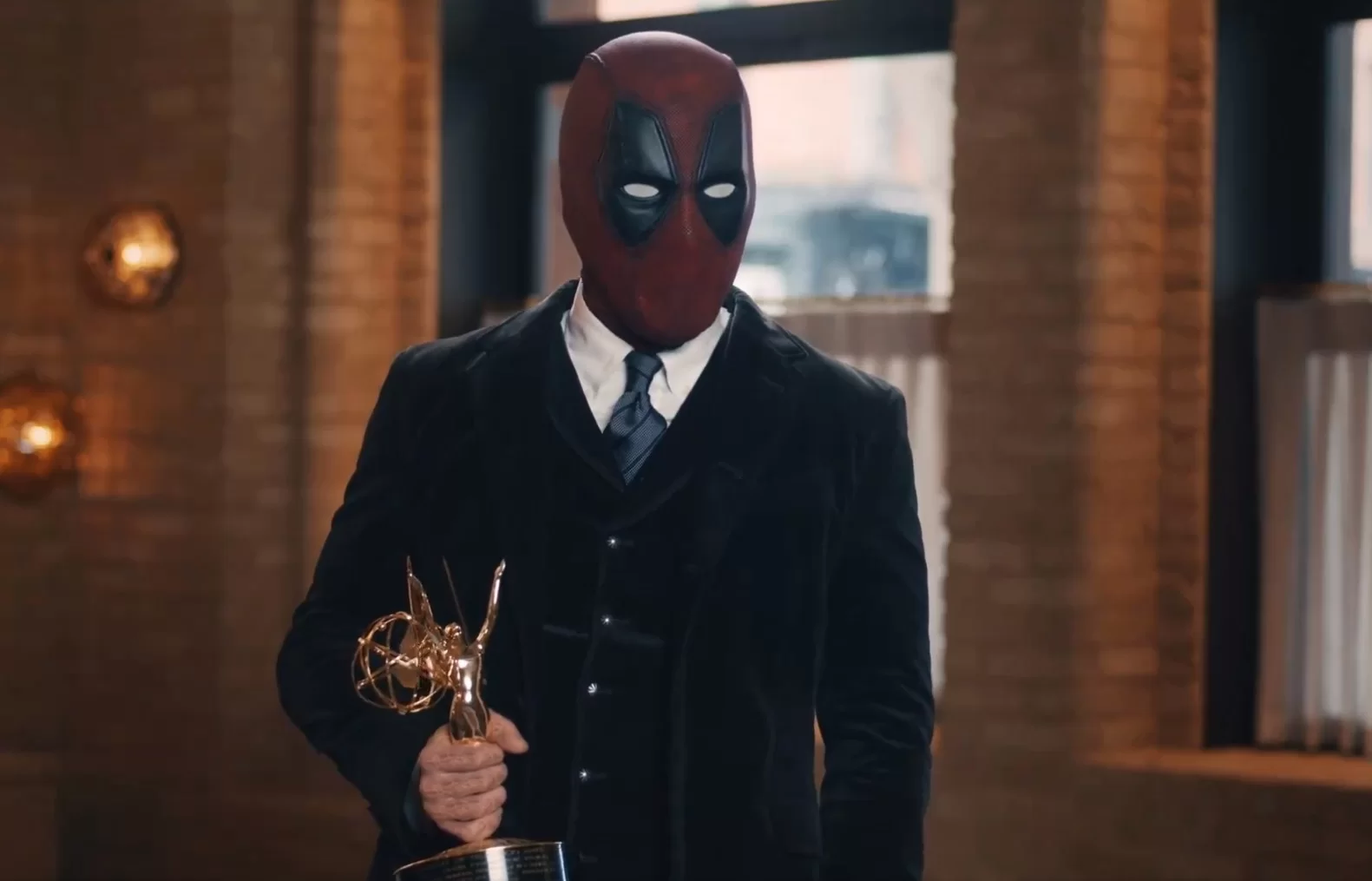 Deadpool rouba a cena e recebe Emmy por Ryan Reynolds
