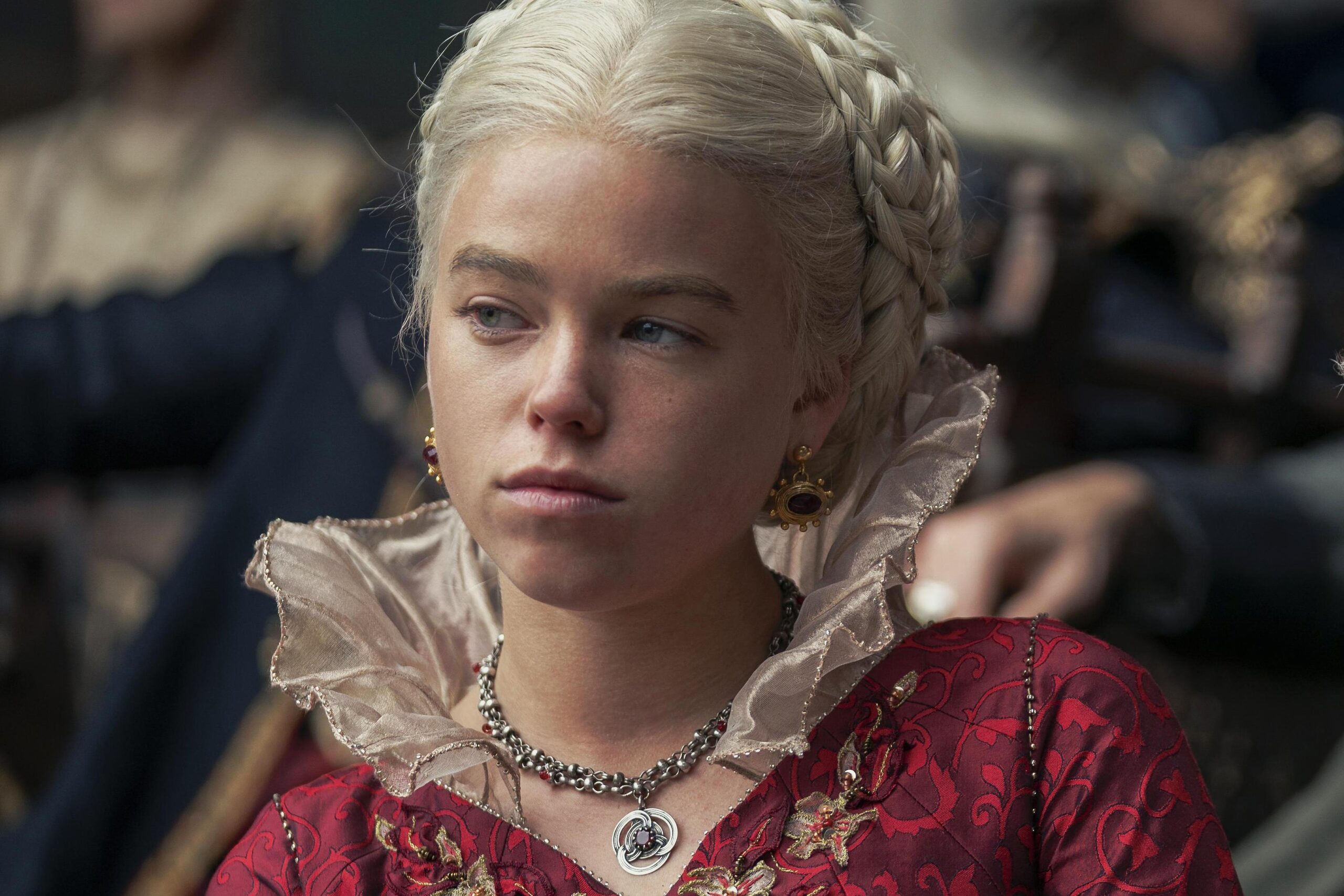 Milly Alcock, a princesa dragão, disputa o papel de Supergirl no cinema