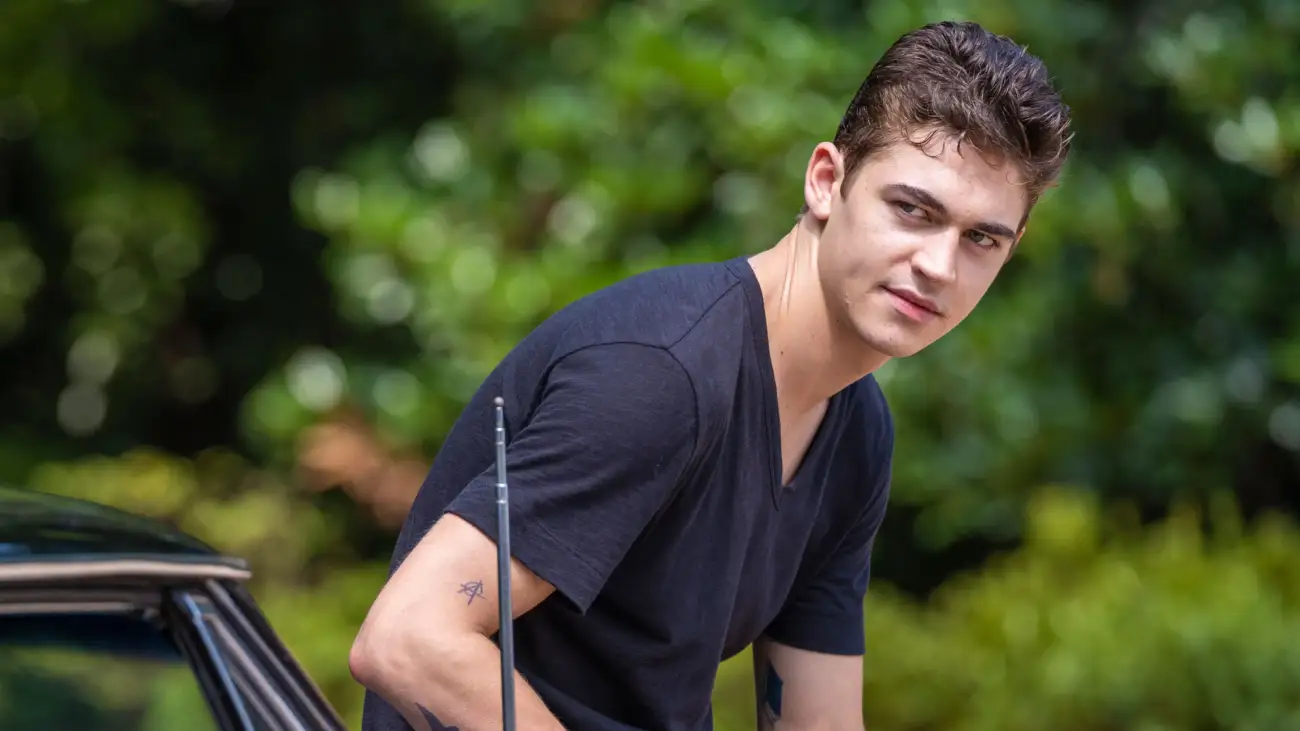 Amazon encomenda série sobre a juventude de Sherlock Holmes com Hero Fiennes Tiffin