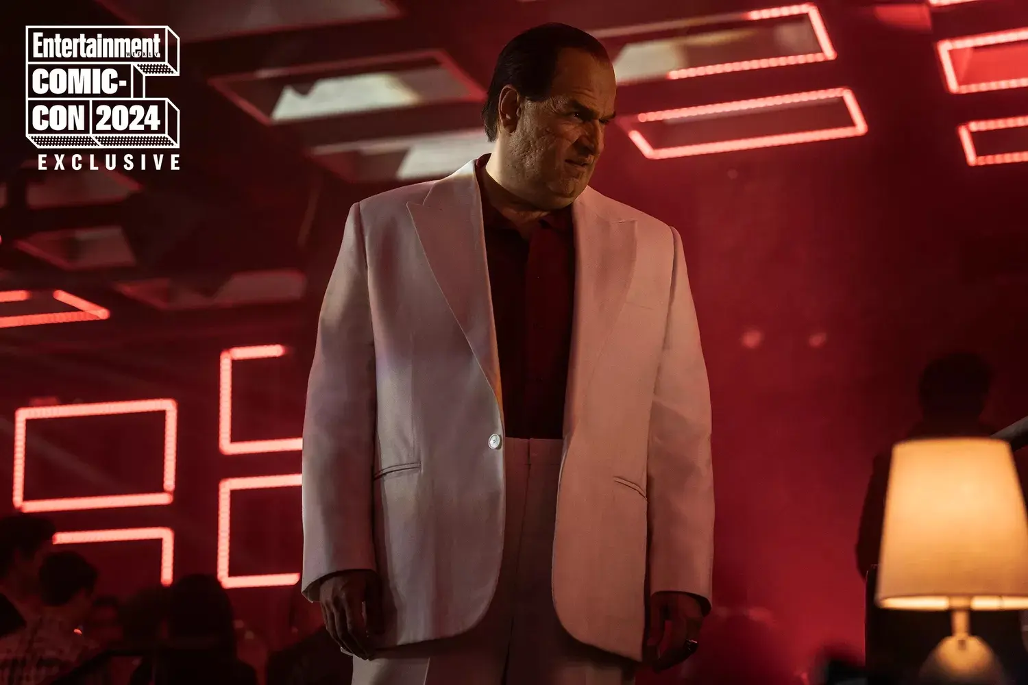 Asas Sombrias no Submundo: Novas Imagens da Série do Pinguim Agitam Gotham