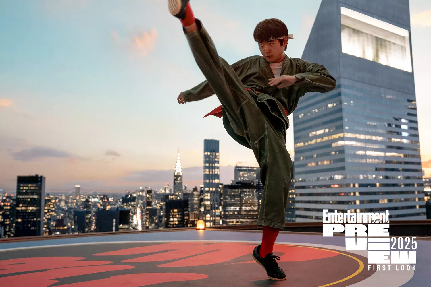 Novas Imagens de 'Karate Kid: Legends' Mostram Encontro de Ralph Macchio e Jackie Chan