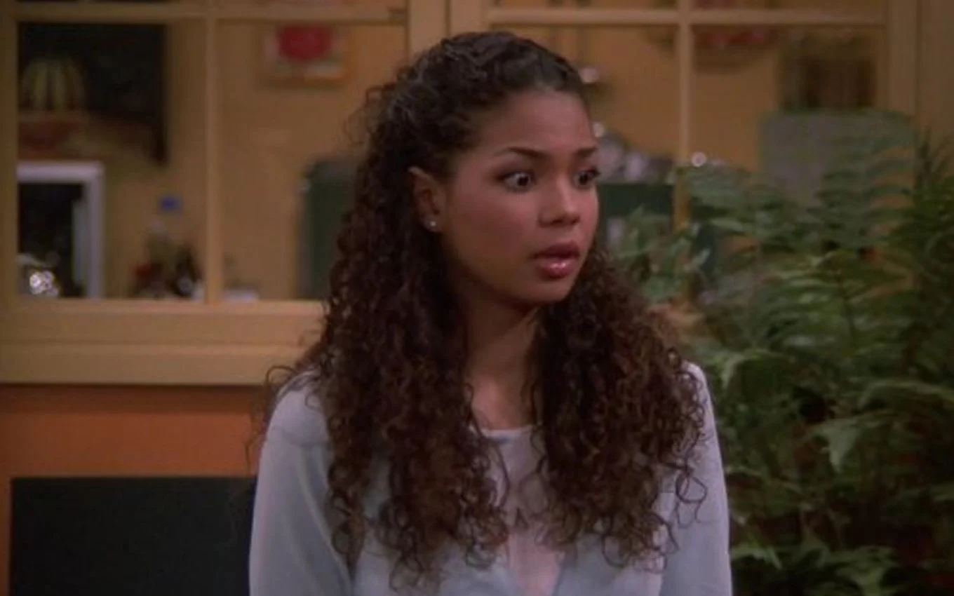 Fim do Castigo de Claire: Jennifer Freeman Comemora com Fãs Brasileiros