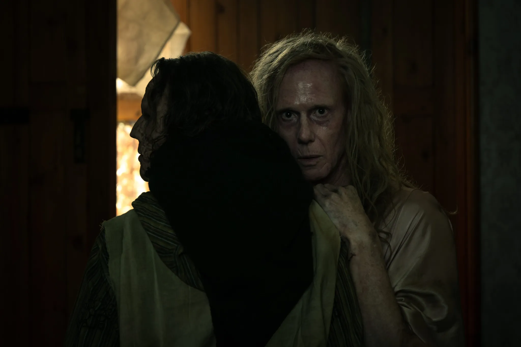 Capitão Gancho Sinistro Ganha Destaque em Novas Imagens do Terror de Peter Pan