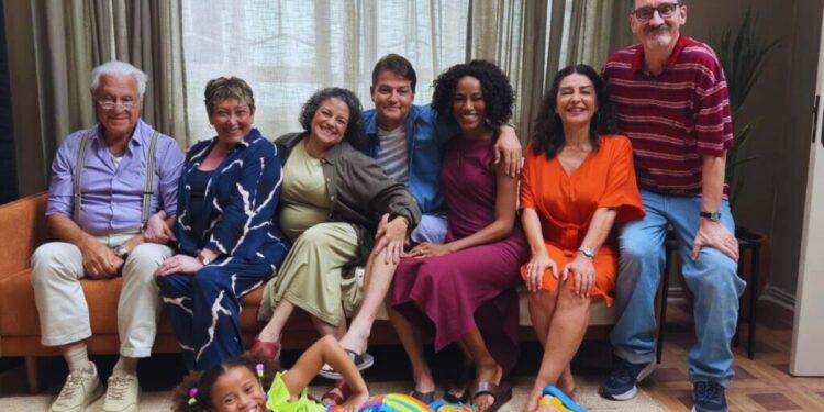 Mundo da Lua: Reboot da Série dos Anos 1990 Revela Novo Elenco em Foto Oficial!