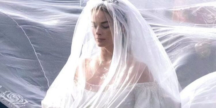 Margot Robbie Deslumbra como Noiva em 'O Morro dos Ventos Uivantes'; Confira a Foto!