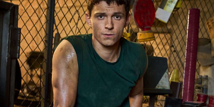 Tom Holland Veste Nova Armadura em Fotos de Bastidores de "A Odisseia"