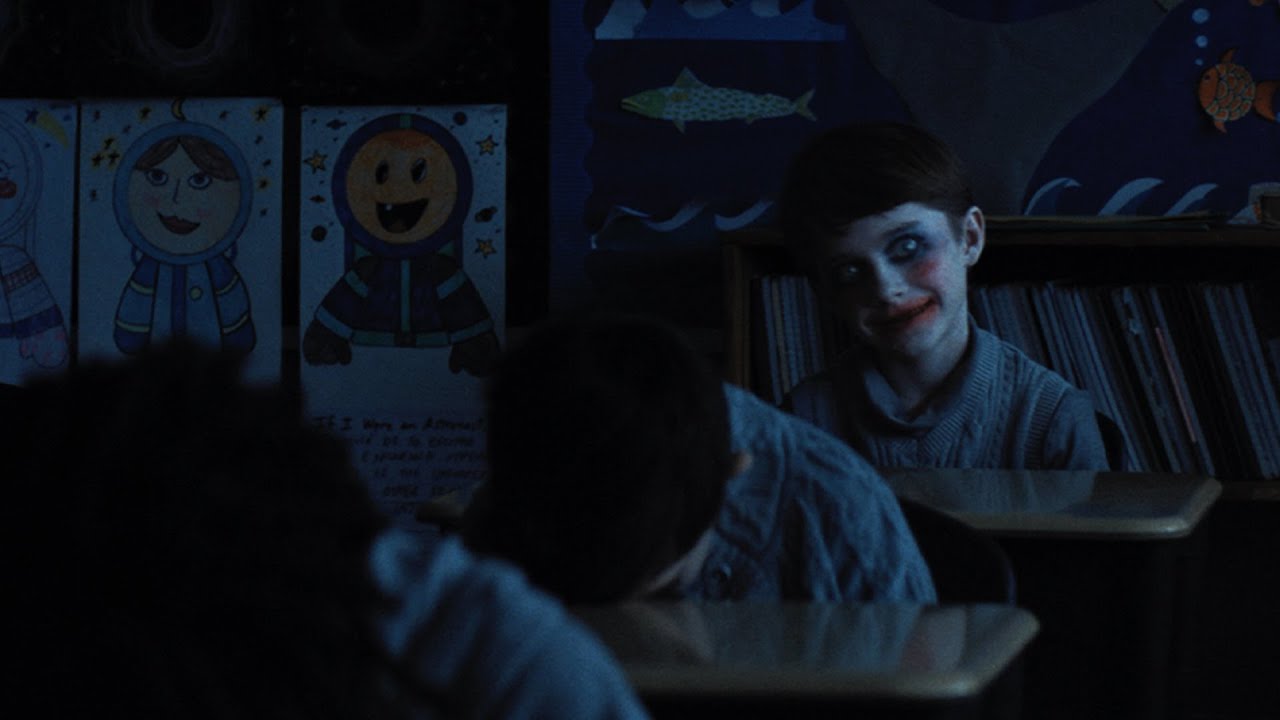 A Hora do Mal: Novo Terror de Zach Cregger Ganha Trailer com Julia Garner e Josh Brolin!