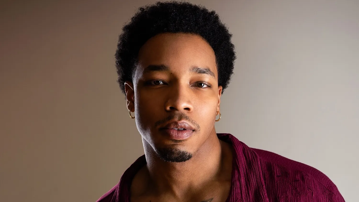 Jogos Vorazes: Amanhecer na Colheita escala Jhaleil Swaby como tributo do Distrito 1