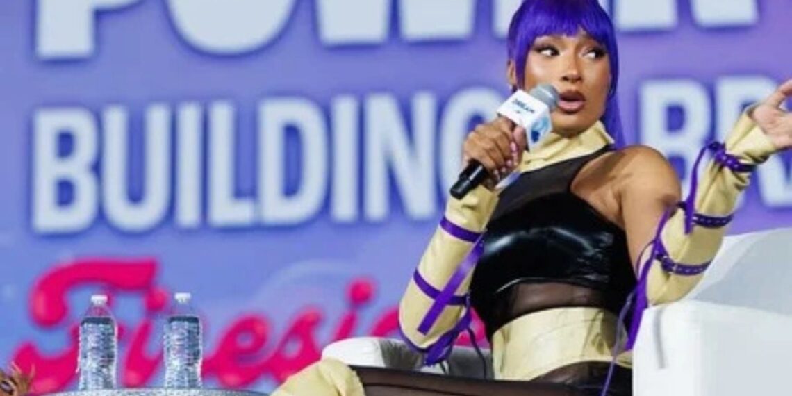Megan Thee Stallion surpreende fãs com cosplay de Yoruichi no Dream Con!
