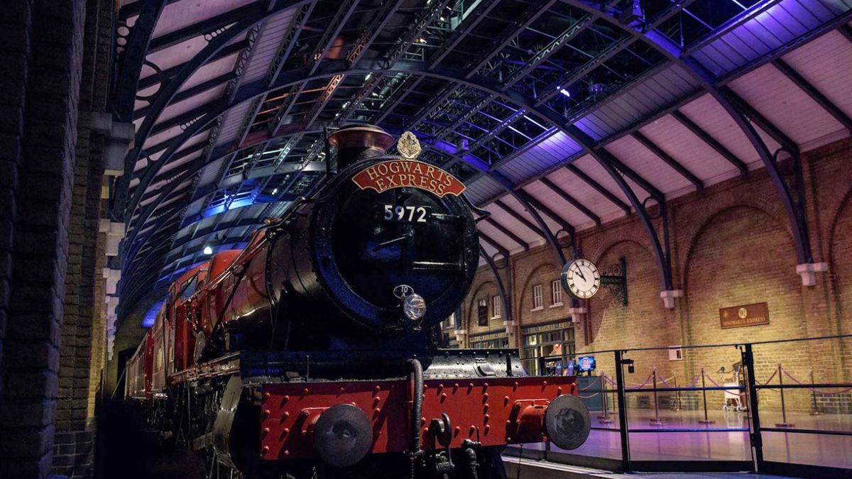 Primeiras imagens do set da série Harry Potter revelam detalhes mágicos como Plataforma 9 ¾!