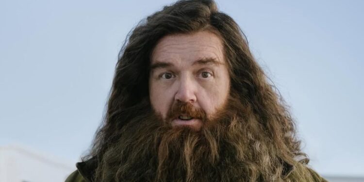 Nick Frost surge como Hagrid na primeira imagem oficial da série Harry Potter da HBO Max