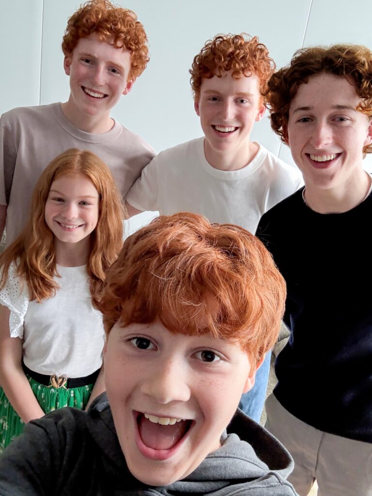 A magia está de volta: HBO revela elenco da família Weasley para série original de Harry Potter