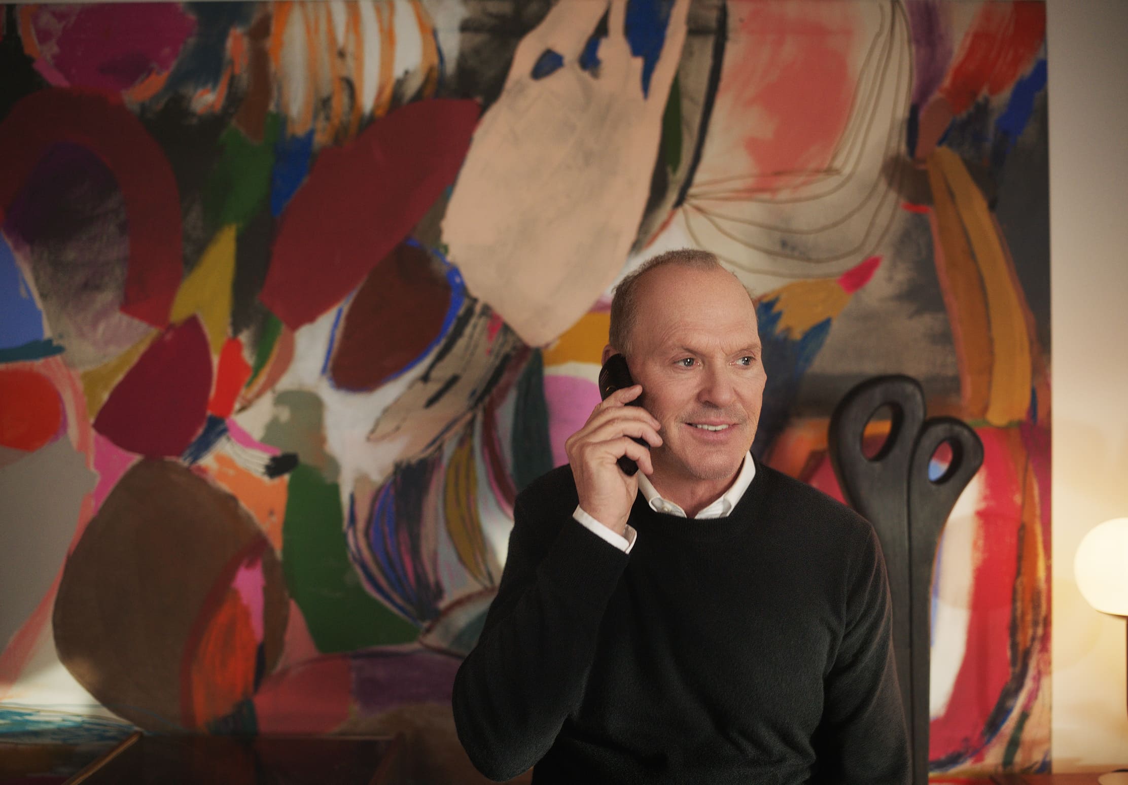 Michael Keaton vive pai atrapalhado em “Pai do Ano”, drama familiar que estreia nesta quinta-feira