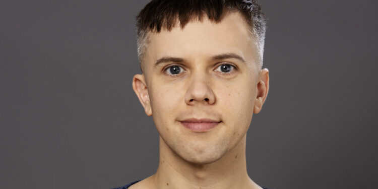 Cole Escola será o Bon Clay na 3ª temporada do live-action de One Piece!