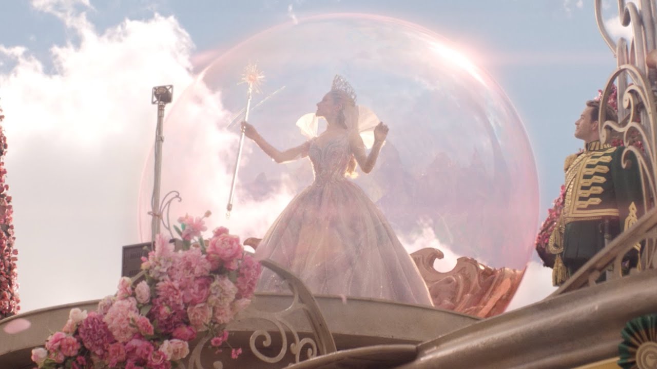 Ariana Grande brilha em novo clipe de Wicked: Parte 2 com a emocionante “The Girl in the Bubble”!
