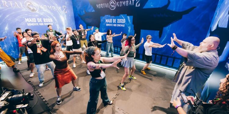 Warner Bros. traz experiência imersiva de Mortal Kombat 2 com aula de kung fu na CCXP25