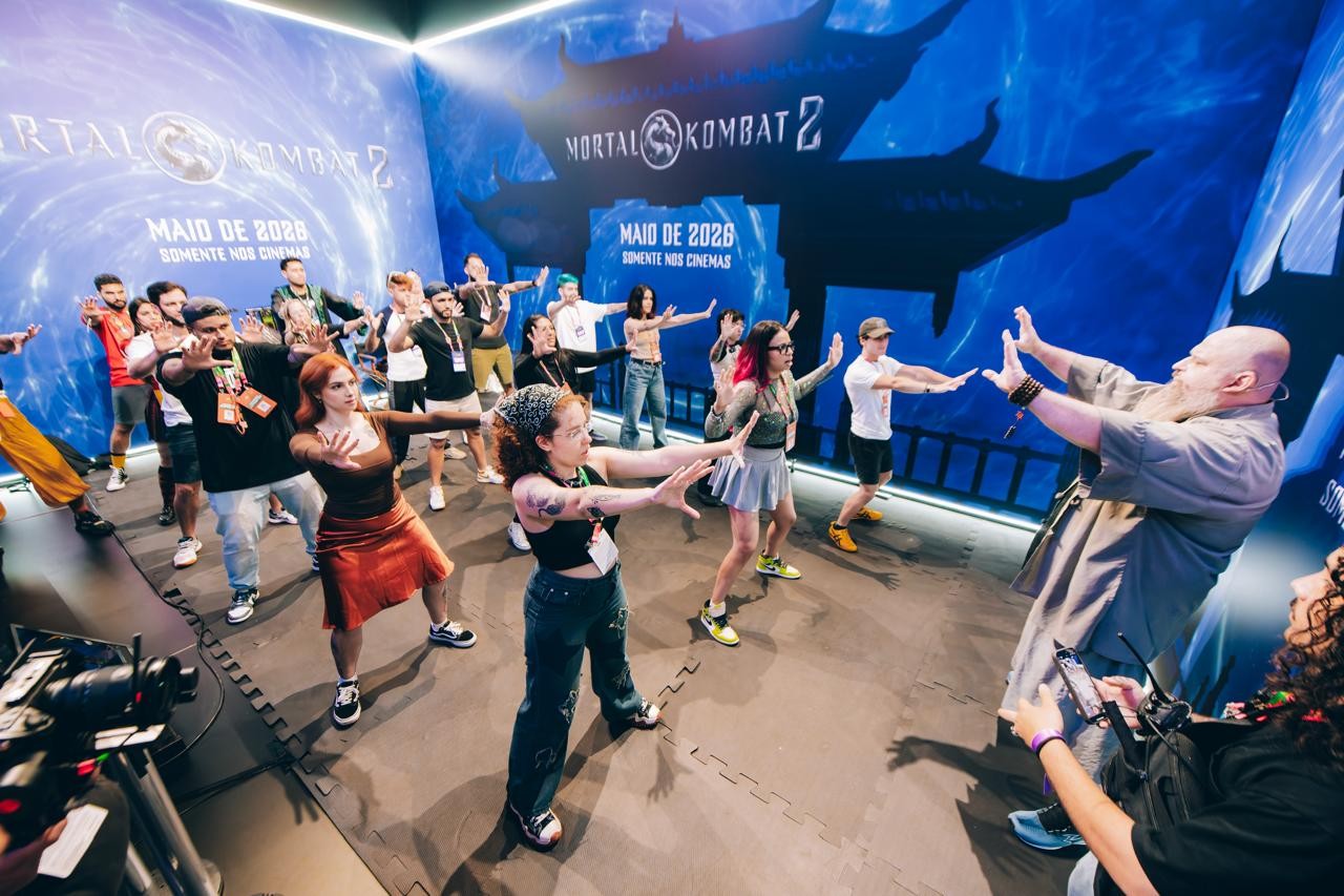 Warner Bros. traz experiência imersiva de Mortal Kombat 2 com aula de kung fu na CCXP25
