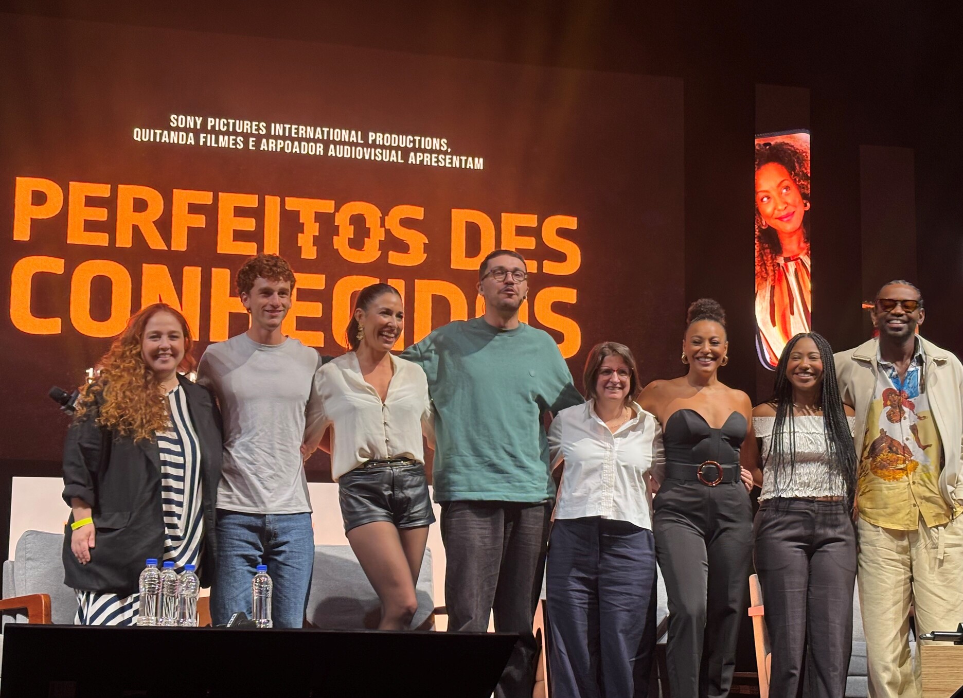 “Perfeitos Desconhecidos” promete tensão e risadas em estreia após agitar a CCXP25