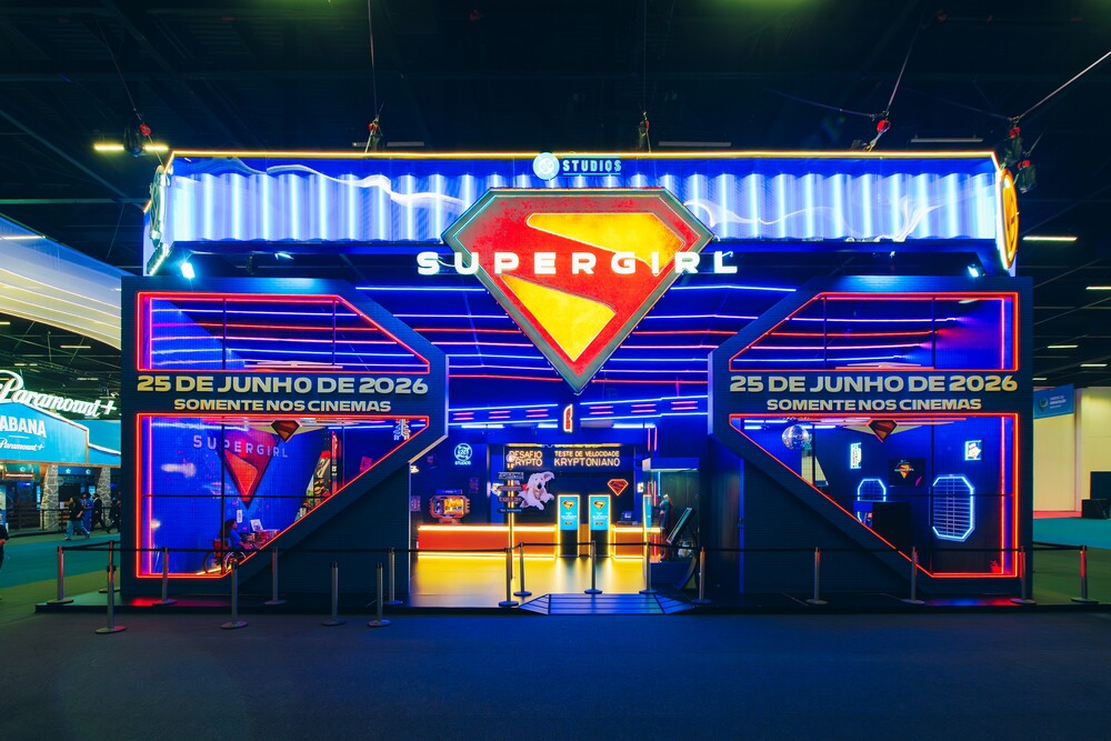 Warner na CCXP25: figurino original de Supergirl e ativações épicas de Mortal Kombat 2 e A Noiva!