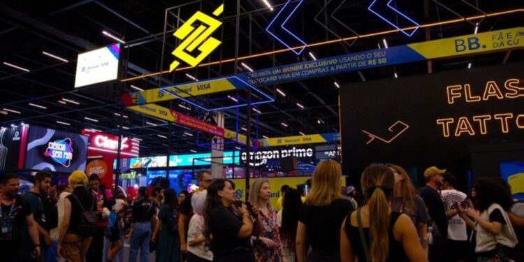 W7M estreia loja temática na CCXP25 dentro do estande do Banco do Brasil