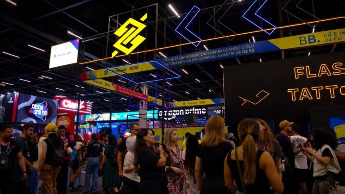 W7M estreia loja temática na CCXP25 dentro do estande do Banco do Brasil