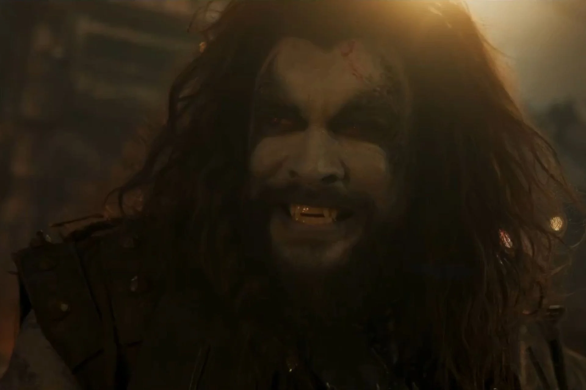 Supergirl: Jason Momoa rouba a cena como Lobo em teaser eletrizante!