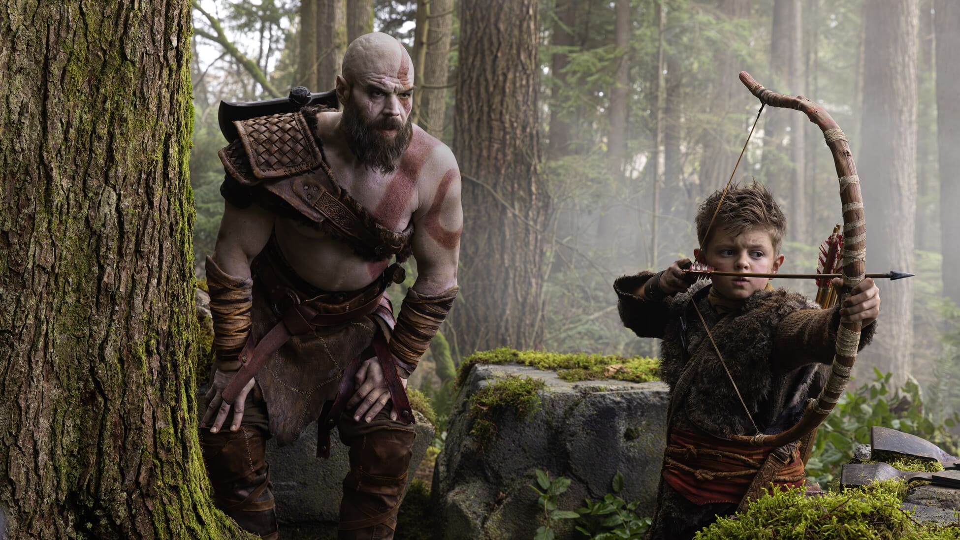 Prime Video revela primeira imagem de Kratos e Atreus na série live-action de God of War