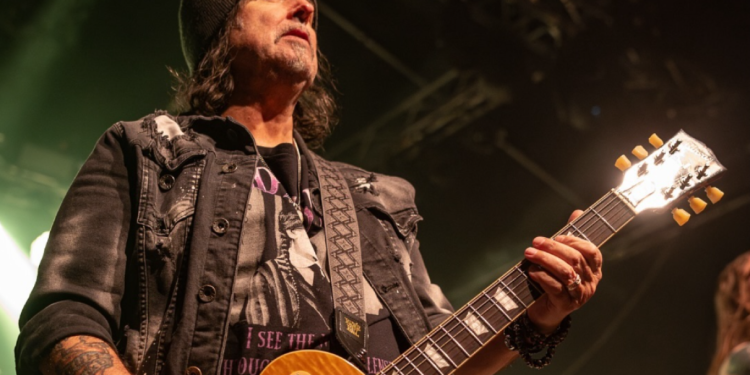 Phil Campbell morre aos 64 anos e o rock se despede de uma lenda do Motörhead