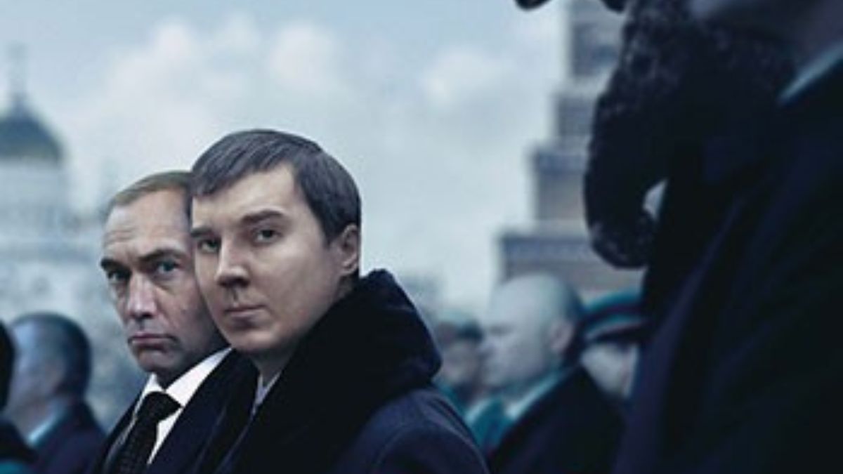 O Mago do Kremlin ganha trailer pôster e data de estreia com Jude Law e Paul Dano