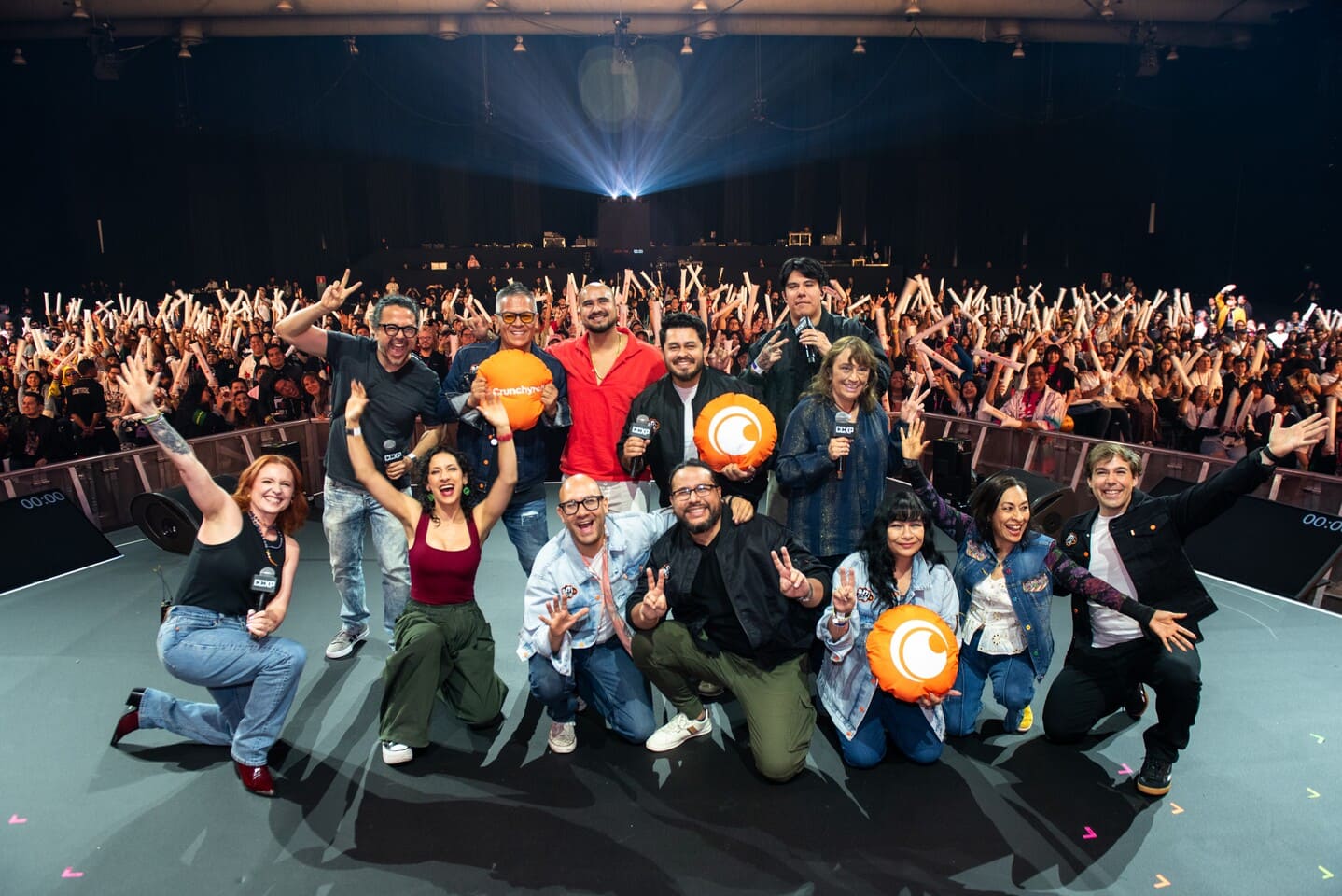 Crunchyroll Showcase CCXPMX 2026 emociona fãs com anúncios de animes e homenagens