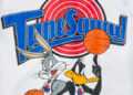 New Era celebra 30 anos de Space Jam com coleção que une basquete, cinema e nostalgia pop