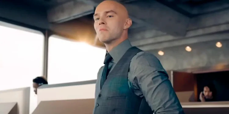 Superman Homem do Amanhã mostra Lex Luthor atirando no herói
