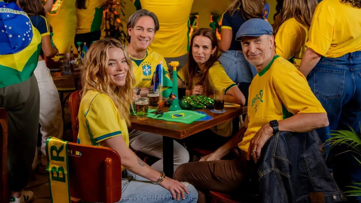 Supergirl no Rio de Janeiro agita turnê com clima de Copa