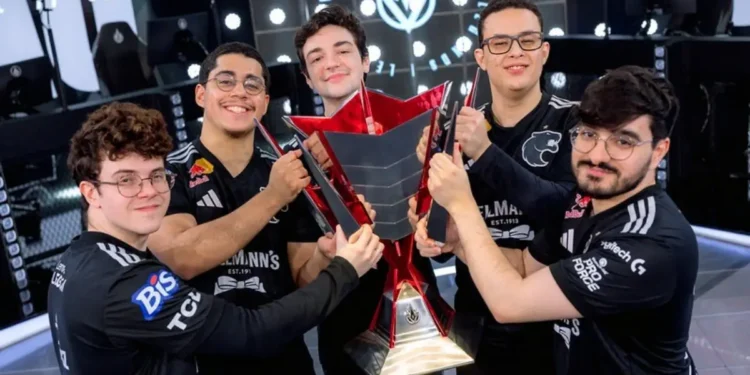 FURIA foi o time campeão da Primeira Etapa do CBLOL 2026. Créditos: Bruno Alvares/Riot Games
