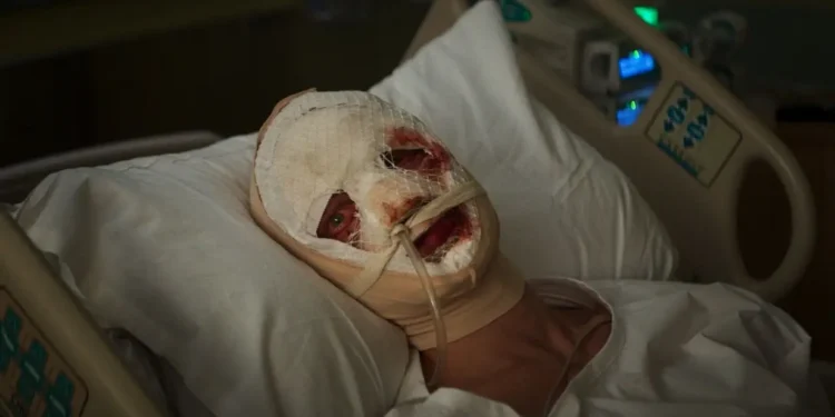 Cara-de-Barro da DC ganha teaser assustador