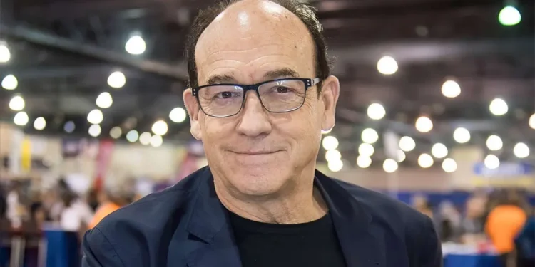 Morre Chuck Russell, diretor de O Máskara, aos 74 anos